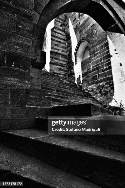 arch with stone steps and stairs, contrast of light - brick arch stock pictures, royalty-free photos & images