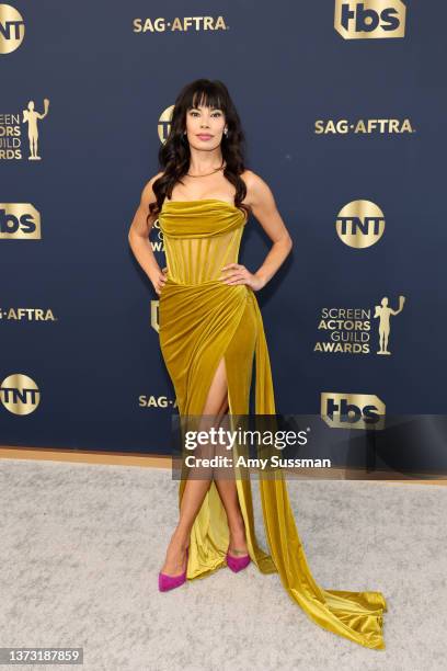 Jenna Lyng Adams attends the 28th Annual Screen Actors Guild Awards at Barker Hangar on February 27, 2022 in Santa Monica, California.