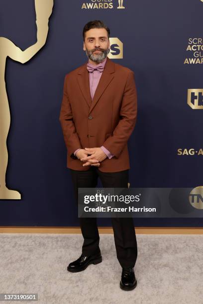 Oscar Isaac attends the 28th Annual Screen Actors Guild Awards at Barker Hangar on February 27, 2022 in Santa Monica, California.