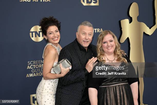 Lisa Edelstein, Paul Reiser and Sarah Baker attend the 28th Annual Screen Actors Guild Awards at Barker Hangar on February 27, 2022 in Santa Monica,...