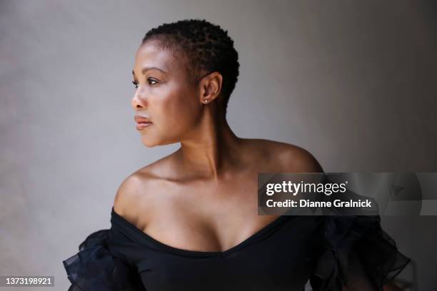 portrait of a beautiful african american woman - cocktailklänning bildbanksfoton och bilder