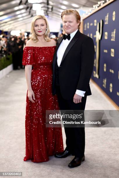 Kirsten Dunst and Jesse Plemons attend the 28th Screen Actors Guild Awards at Barker Hangar on February 27, 2022 in Santa Monica, California. 1184596