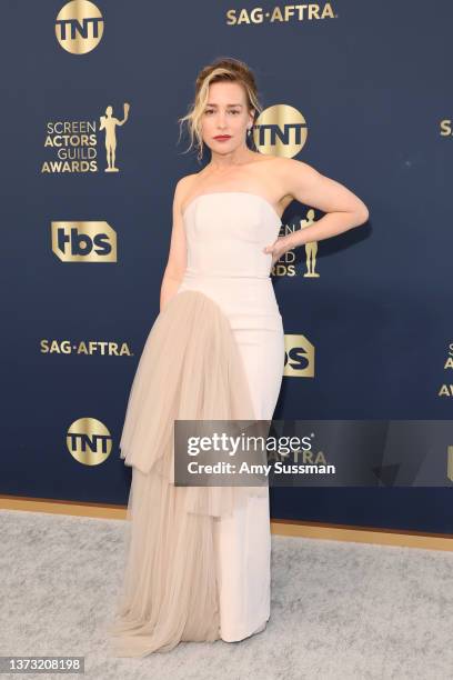 Piper Perabo attends the 28th Annual Screen Actors Guild Awards at Barker Hangar on February 27, 2022 in Santa Monica, California.