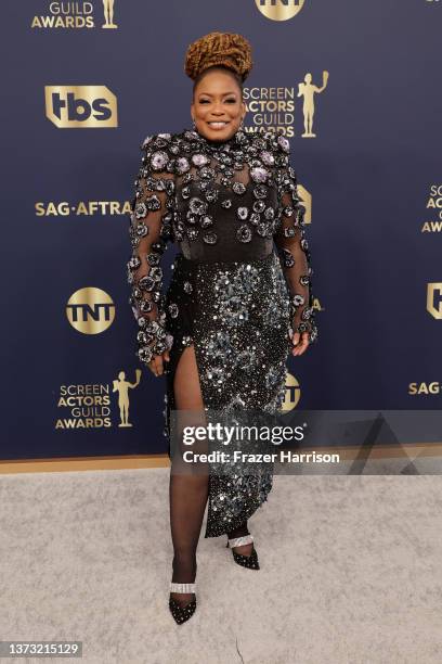 Aunjanue Ellis attends the 28th Annual Screen Actors Guild Awards at Barker Hangar on February 27, 2022 in Santa Monica, California.