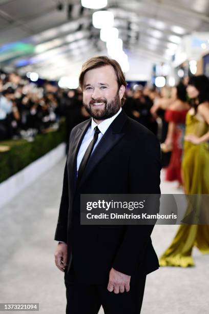 Haley Joel Osment attends the 28th Screen Actors Guild Awards at Barker Hangar on February 27, 2022 in Santa Monica, California. 1184596