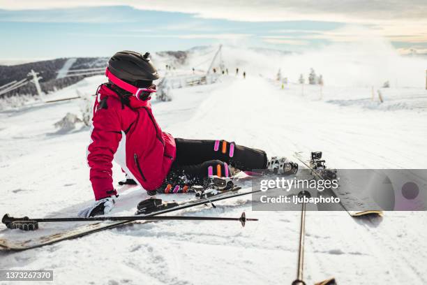 skiing injury - skiing accident stock pictures, royalty-free photos & images