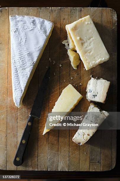 assorted cheese platter - cheese platter stock-fotos und bilder