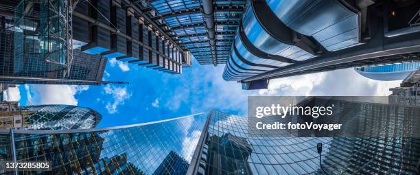 financial district skyscrapers soaring blue sky city of london panorama - distrito financeiro imagens e fotografias de stock