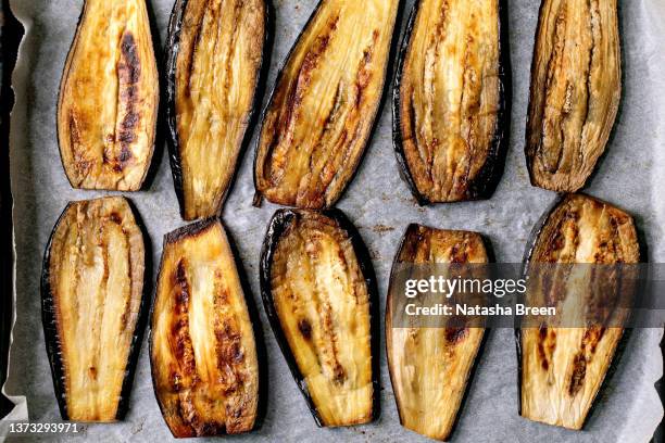 sliced grilled eggplants - melanzana foto e immagini stock