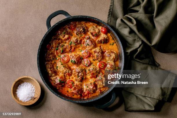 beef and pork meatballs in tomato sauce - tomatensoße stock-fotos und bilder