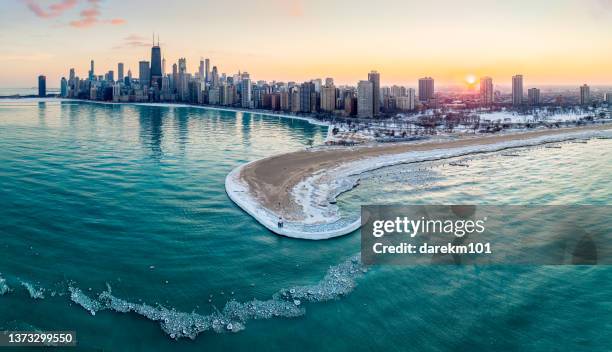 aerial view of north avenue beach and lake michigan at sunset, chicago, illinois, usa - lakeshore stockfoto's en -beelden