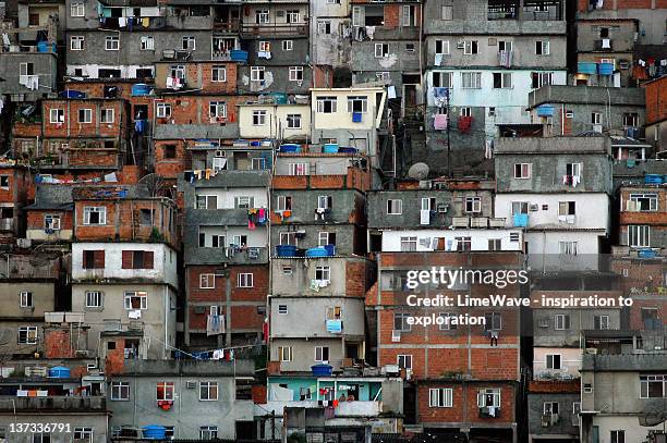 favelas in central rio de janeiro - favela stock-fotos und bilder
