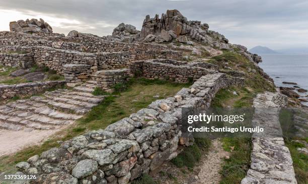 old celtic fort of castro de baroña at sunset - celtic style stockfoto's en -beelden