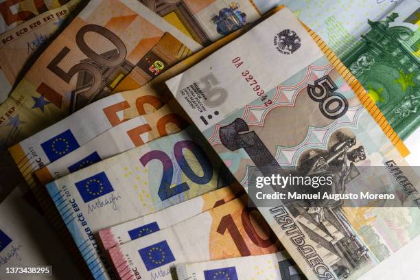 euro and russian ruble banknotes - russian rouble note stock pictures, royalty-free photos & images