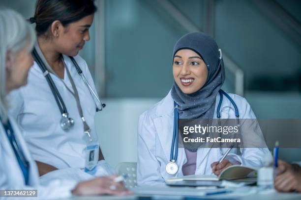 medical professionals meeting - arab doctor patient stock-fotos und bilder