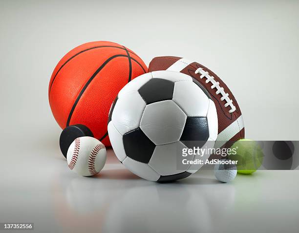 attrezzatura sportive - palla sportiva foto e immagini stock