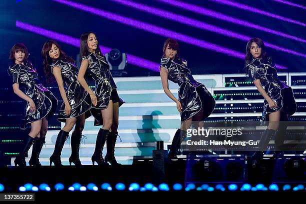 South Korean girl group Kara perform on stage during the 21st High1 Seoul Music Awards at Olympic gymnasium on January 19, 2012 in Seoul, South Korea.