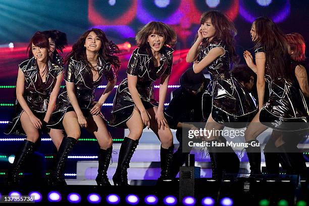 South Korean girl group Kara perform on stage during the 21st High1 Seoul Music Awards at Olympic gymnasium on January 19, 2012 in Seoul, South Korea.