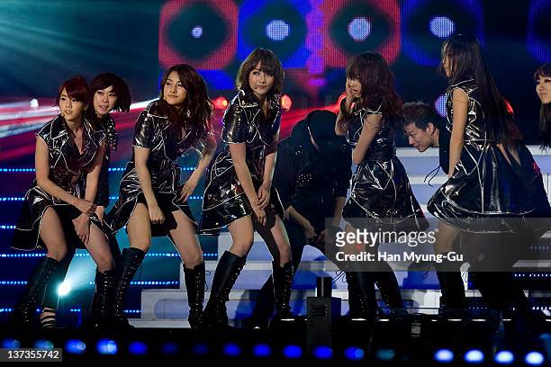 South Korean girl group Kara perform on stage during the 21st High1 Seoul Music Awards at Olympic gymnasium on January 19, 2012 in Seoul, South Korea.