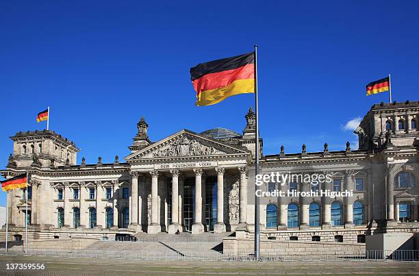 the reichstag, german parliament building - berlino germania foto e immagini stock