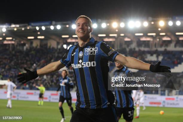 Mario Pasalic of Atalanta celebrates after scoring to give the side a 1-0 lead during the Serie A match between Atalanta BC and UC Sampdoria at...