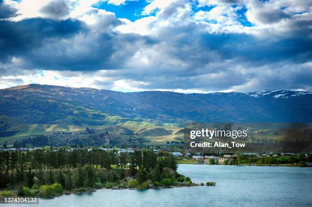 beautiful aerial view on the move to queenstown in dunedin, new zealand - new zealand rural stockfoto's en -beelden