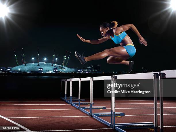 female hurdling in london - womens track stockfoto's en -beelden