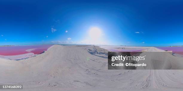 pink lagoons las coloradas in yucatan in 360° view - 360度視点 ストックフォトと画像