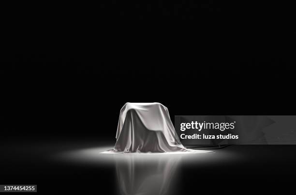 revealing a new manufacturing robot - unveiing stock pictures, royalty-free photos & images