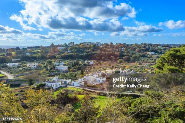 view of valle d'itria from piazza vittorio atlocorotondo - locorotondo stockfoto's en -beelden