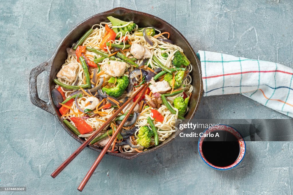 Stir fried Noodles with chicken and vegetables
