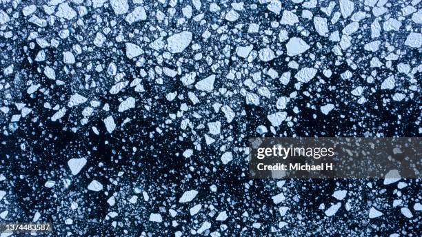 drift ice on the shiretoko peninsula. aerial view. - drijfijs stockfoto's en -beelden