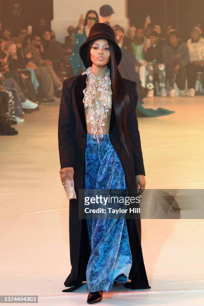 Naomi Campbell walks the runway during the Off-White Womenswear Fall/Winter 2022-2023 show Spaceship Earth: An "Imaginary Experience" at Palais...