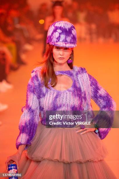 Karlie Kloss walks the runway during the Off White Ready to Wear Fall/Winter 2022-2023 fashion show as part of the Paris Fashion Week on February 28,...