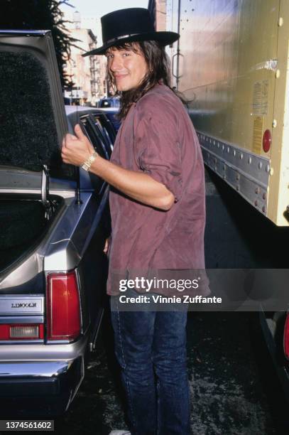 American guitarist Richie Sambora giving a thumbs up as he trunk of a stands beside the open trunk of a Lincoln car at Los Angeles International...