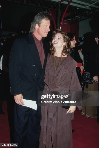 American actor Bruce Boxleitner and his partner, American actress Melissa Gilbert attend the Hollywood premiere of 'Bram Stoker's Dracula,' held at...