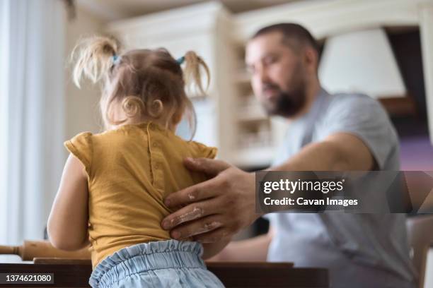 father and daughter prepare dough, father holds daughter - keep fotografías e imágenes de stock