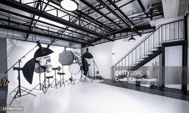 commercial photo studio in bangkok - fotoshoot stock-fotos und bilder