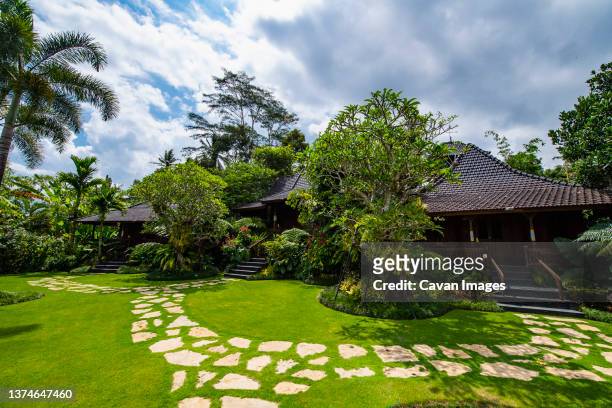 bungalow's at luxury resort in bali - feng shui house stock pictures, royalty-free photos & images