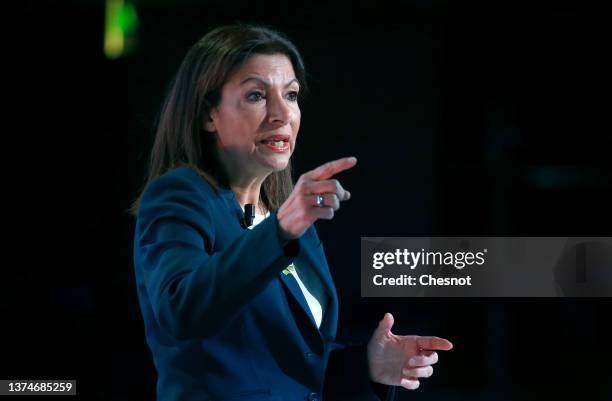 Mayor of Paris and Socialist Party party candidate for the 2022 French presidential election Anne Hidalgo presents his health campaign program to the...