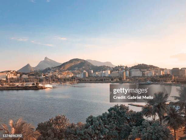 views of rio de janeiro guanabara bay - rio de janeiro beach stock pictures, royalty-free photos & images