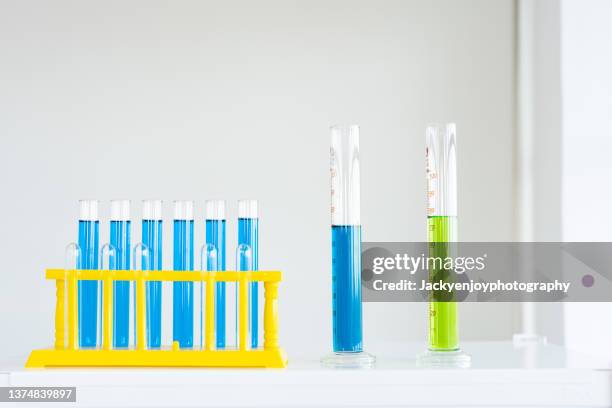 family of chemistry glassware - test tube rack stock pictures, royalty-free photos & images