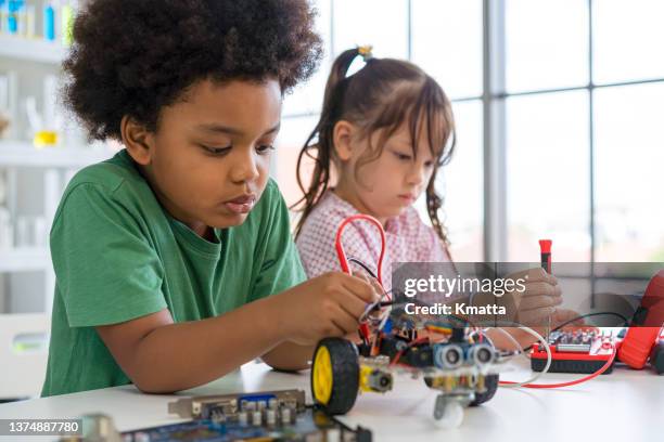 kids working on a robotics workshop. - stem stock pictures, royalty-free photos & images