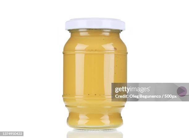 mustard glass bottle,close-up of drink in jar against white background,moldova - sauce miel moutarde photos et images de collection