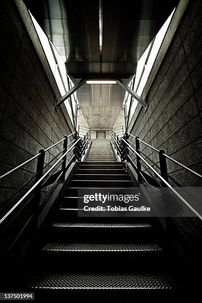 stairs from zurich subway - tobias gaulke - fotografias e filmes do acervo