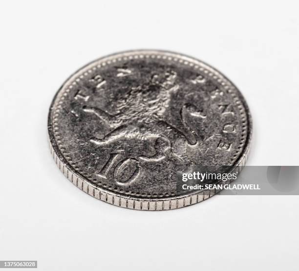 close up ten pence - pièce de monnaie britannique photos et images de collection
