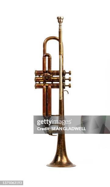 old brass trumpet - trumpet fotografías e imágenes de stock