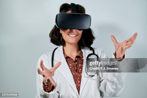 woman doctor with virtual reality glasses on white background - datenbrille stock-fotos und bilder
