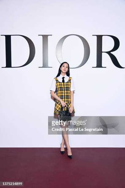 Jisoo attends the Dior Womenswear Fall/Winter 2022/2023 show as part of Paris Fashion Week on March 01, 2022 in Paris, France.