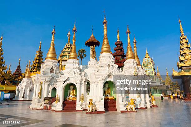 stupas in the shwedagon pagoda - mandalay stockfoto's en -beelden